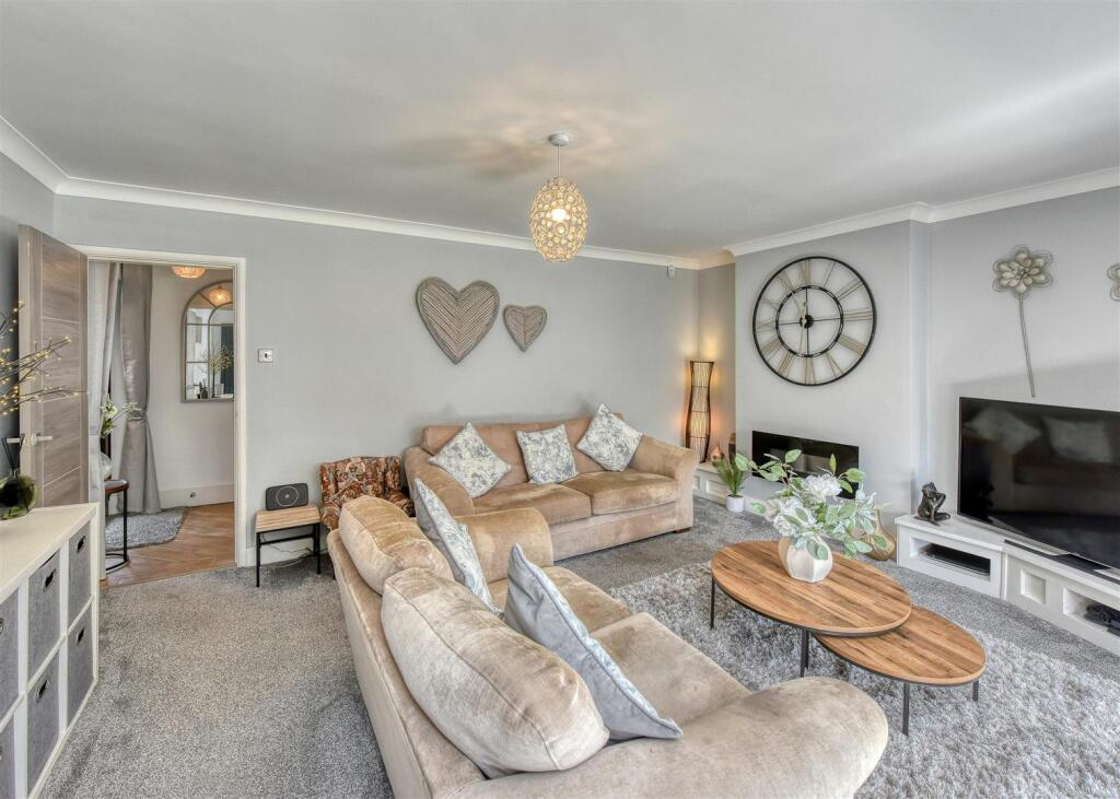 51 Sedgley Road-Living Room (3).jpg