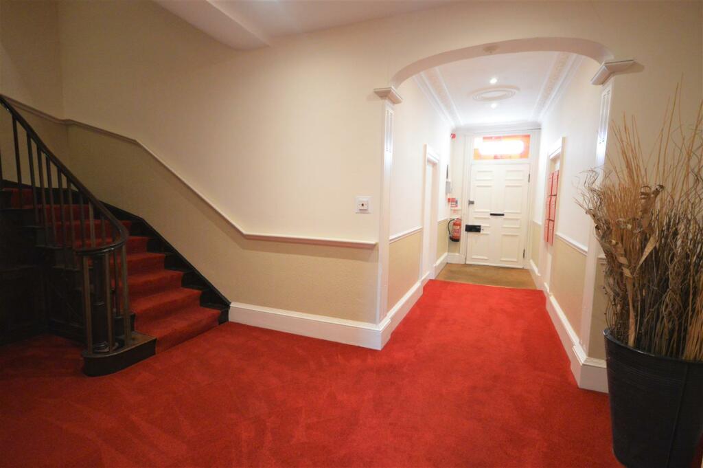 COMMUNAL ENTRANCE HALL