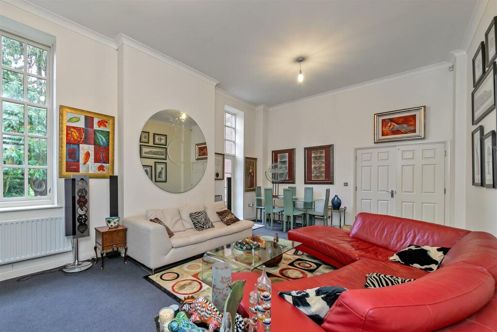 9GreatLeysCourt-7.jpg