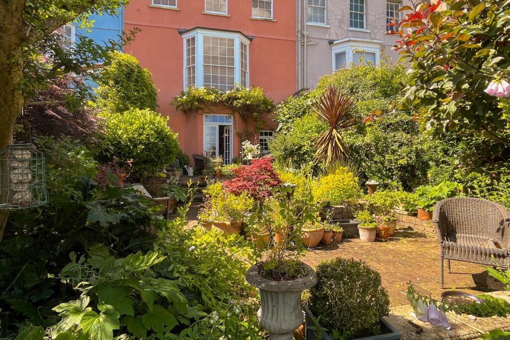 1S2PKN - Summer Garden A.jpg