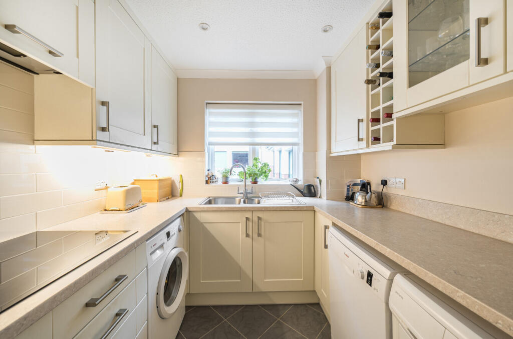 1346692-6-68b6c40...