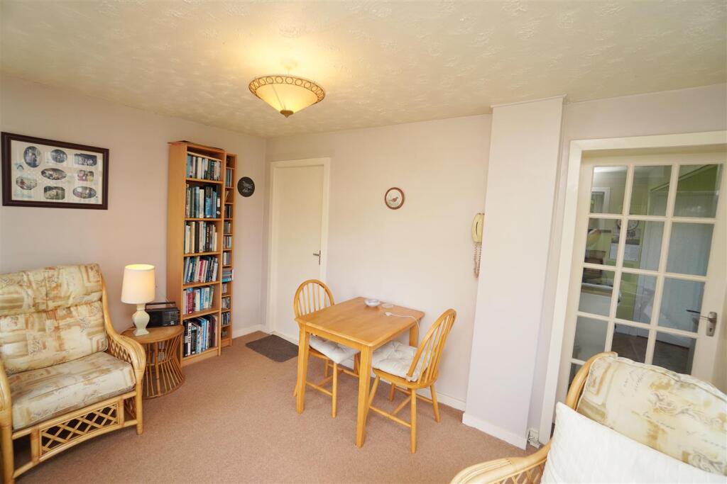 sitting room.jpg