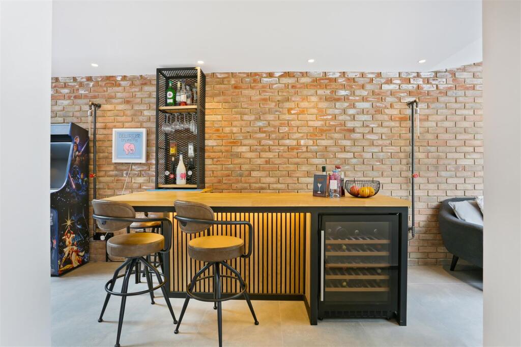 1249733894 - 43 Green Curve, SM7 - 76.jpg