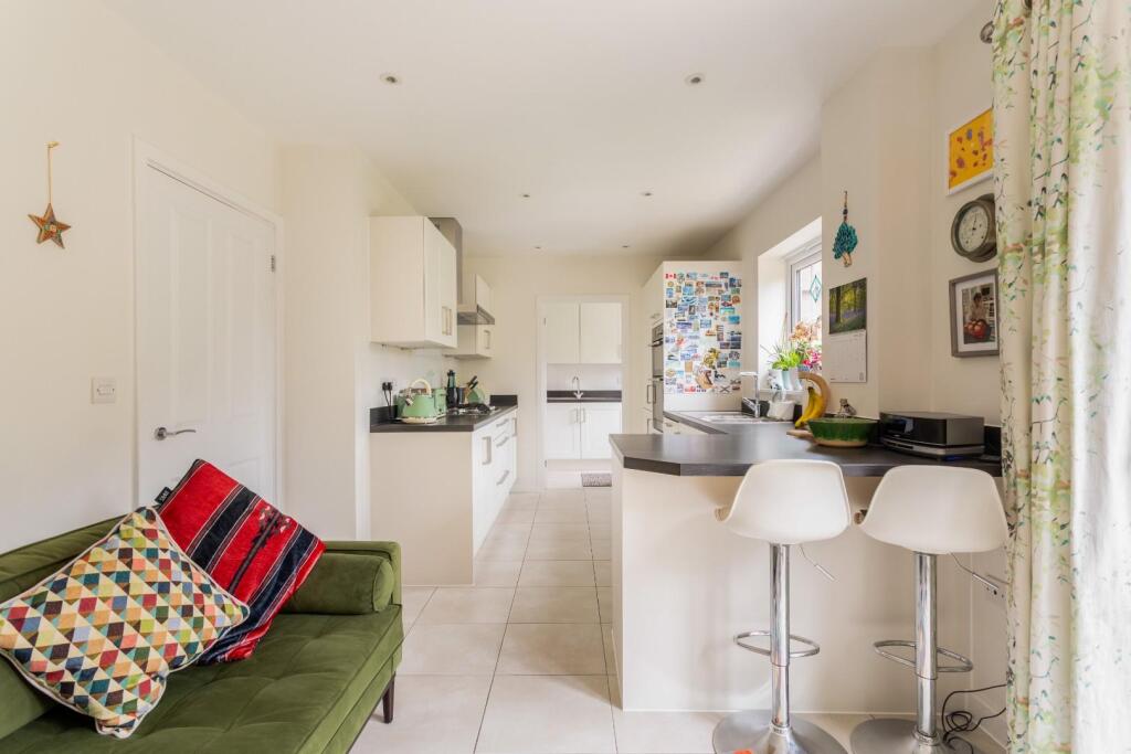 Charlwood Drive-7.jpg