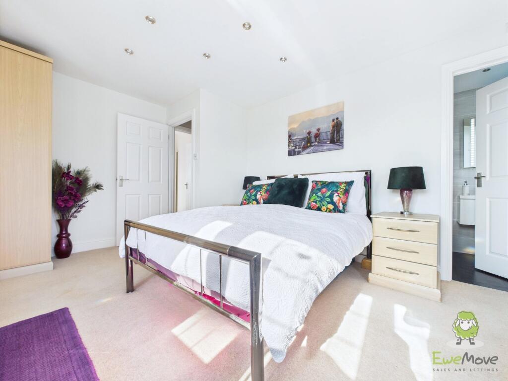 CAM01543G0-PR0132-STILL088