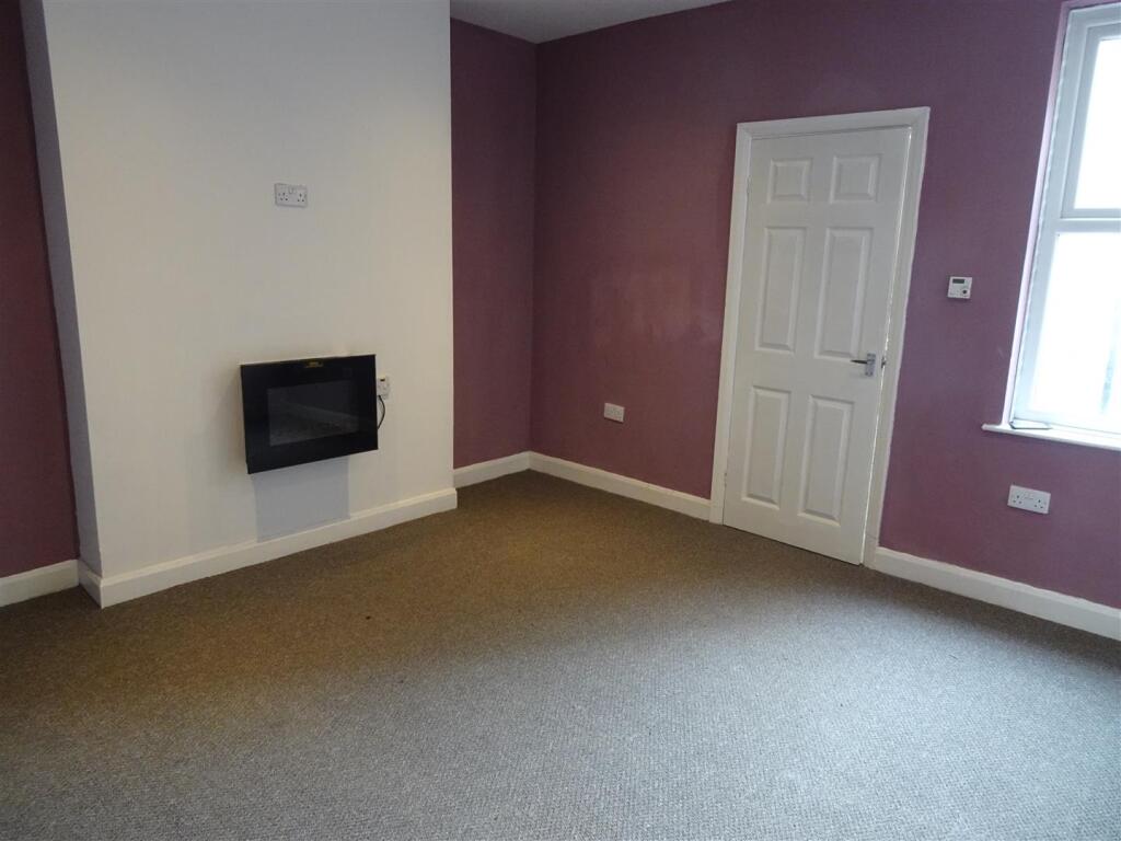 SITTING/DINING ROOM