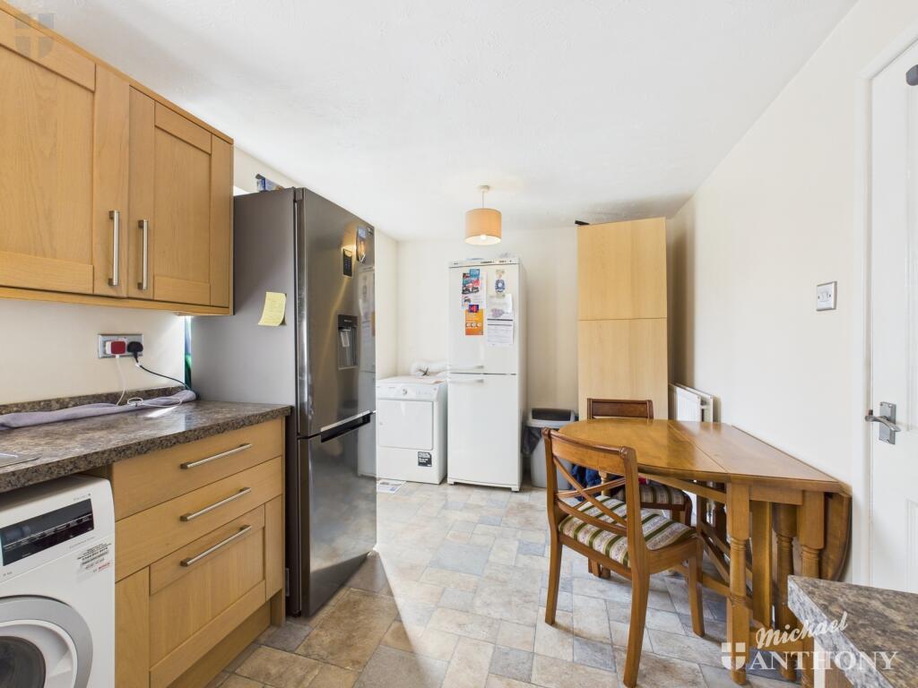 CAM03852G0-PR0240-STILL009