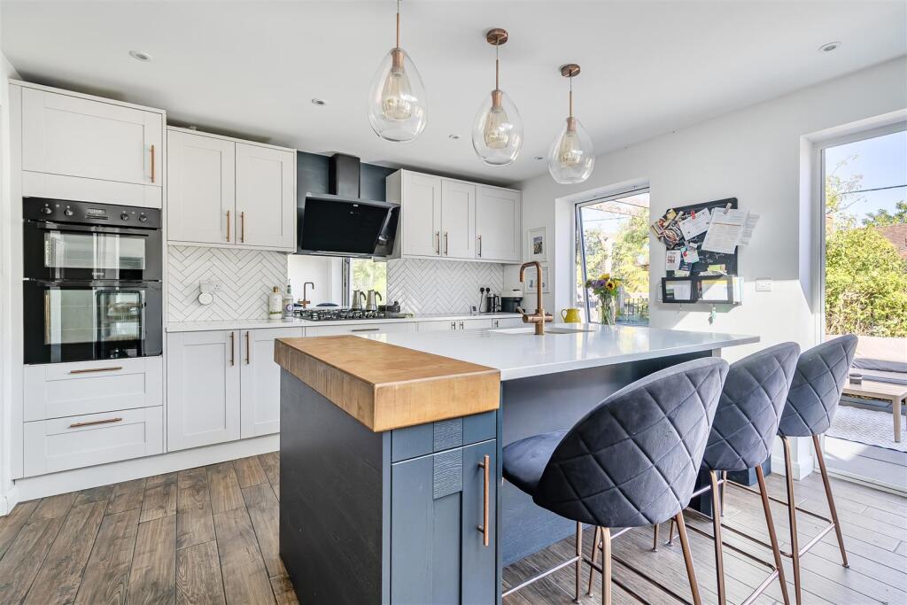 Kitchen / dining room