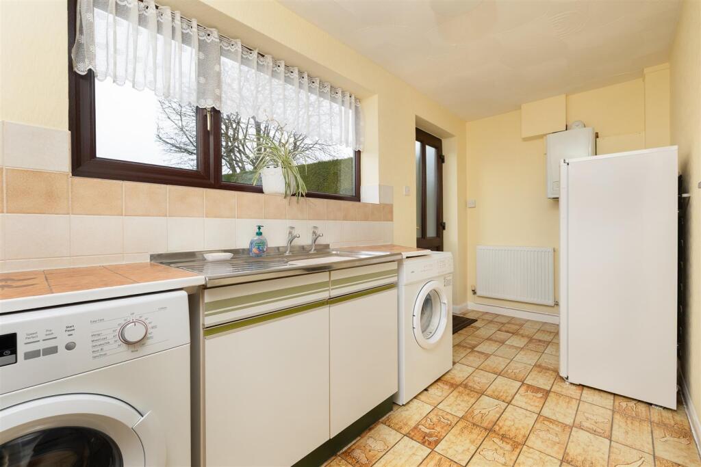 47 Rose Tree Lane, Newhall
