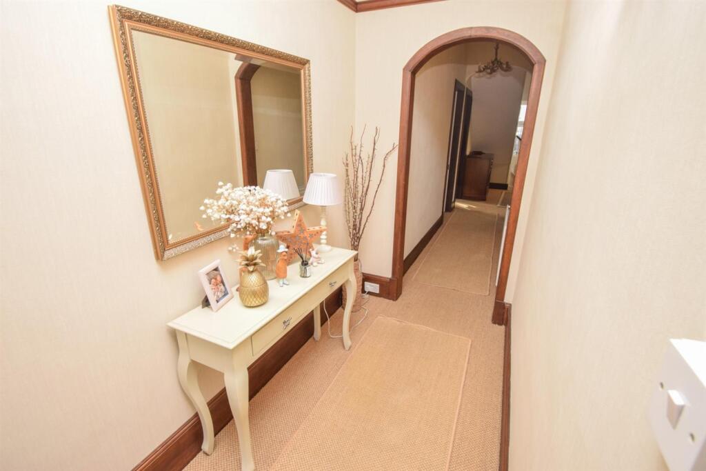 HALLWAY.jpg