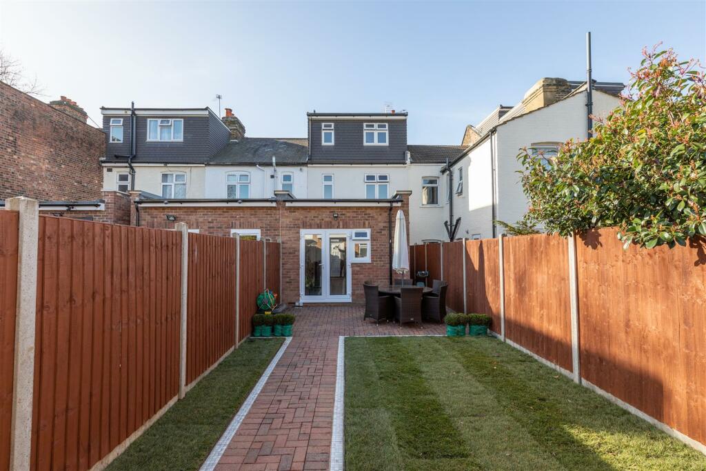 Shortlands Road, E10