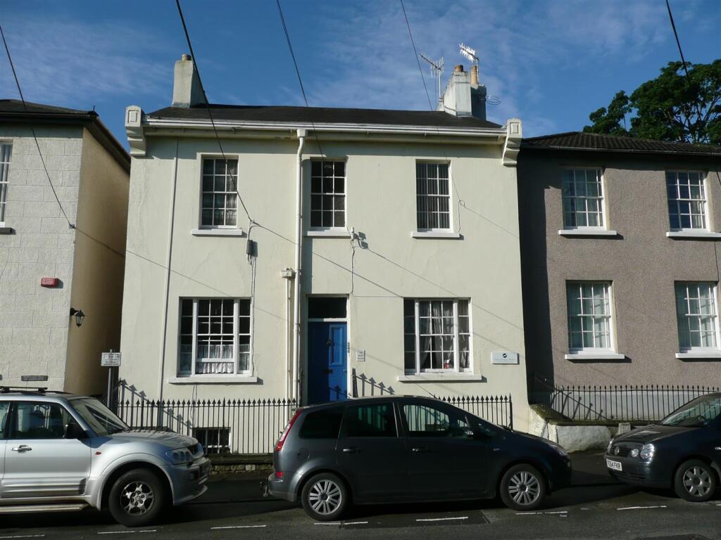 Moat House.JPG