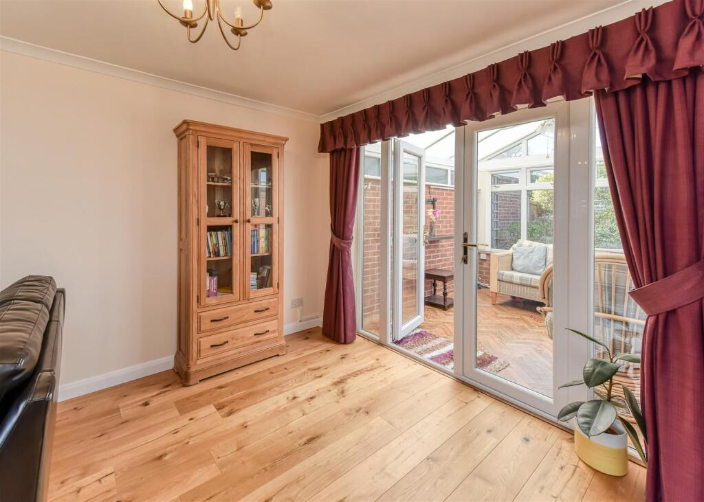 55 Woodcote Road-lounge3.jpg