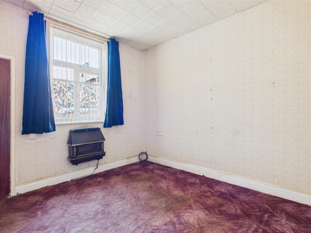 CAM03729G0-PR0050-STILL006