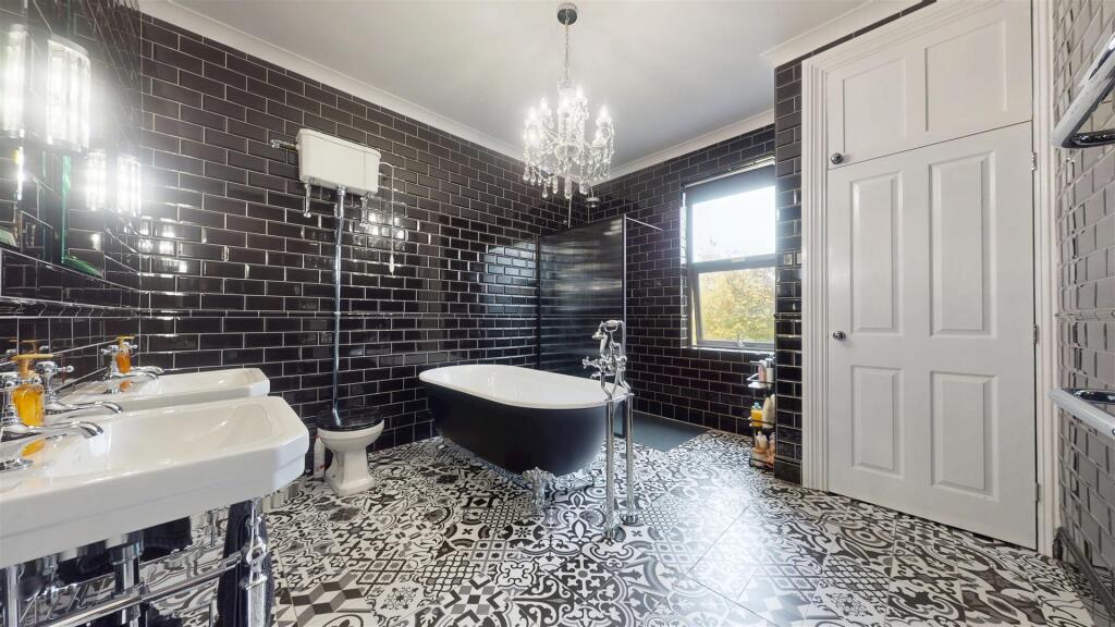 Dentons Green Lane Bathroom