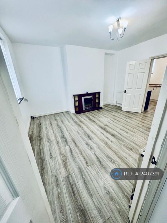 Living Room / Dining