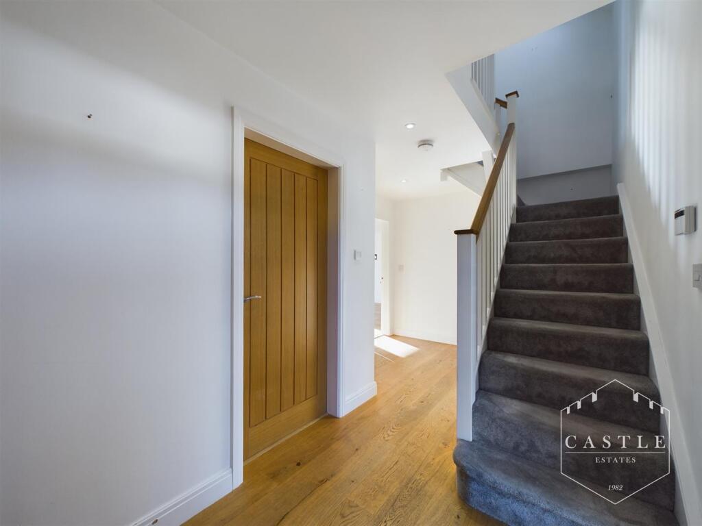 ENTRANCE HALLWAY