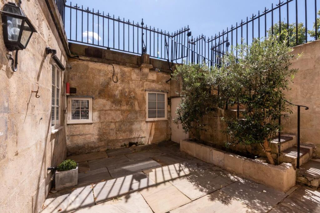 29A Royal Crescent, Bath BA1 2LT-10.jpg