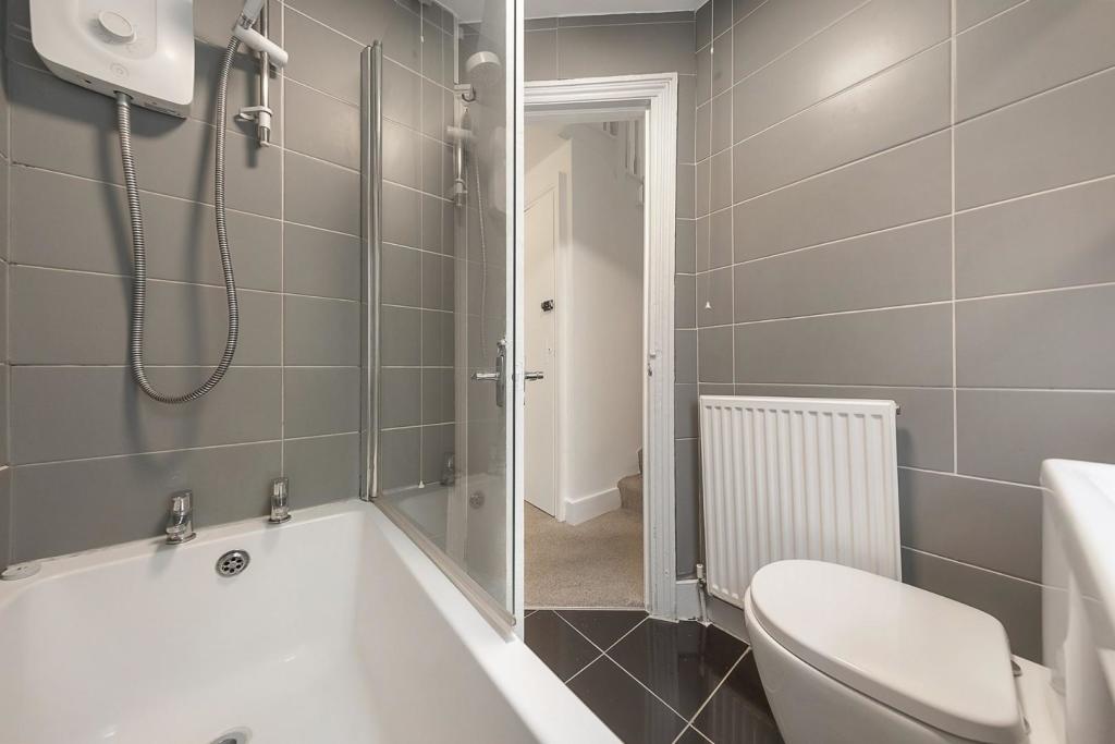 Bathroom (3).jpg
