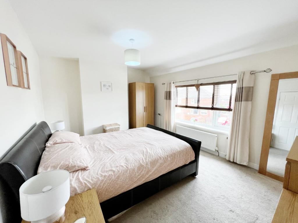 Bedroom 1 pic 1.jpg
