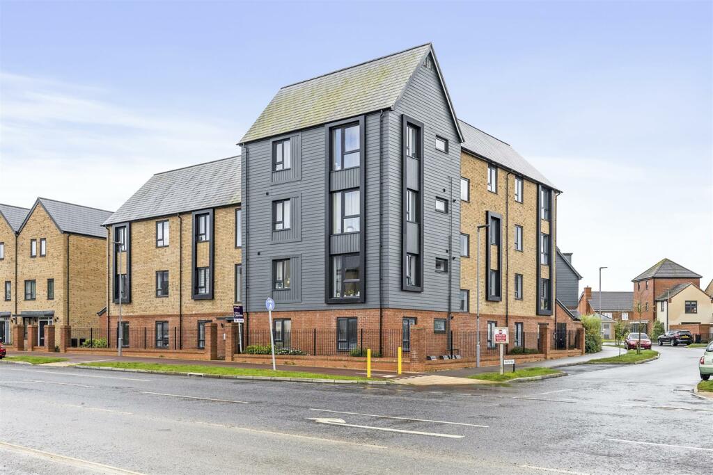 Flat1-177BarrosaWayWeb03.jpg