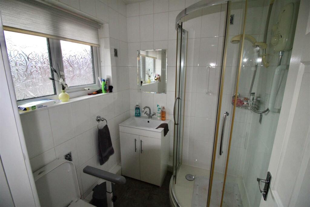 SHOWER ROOM