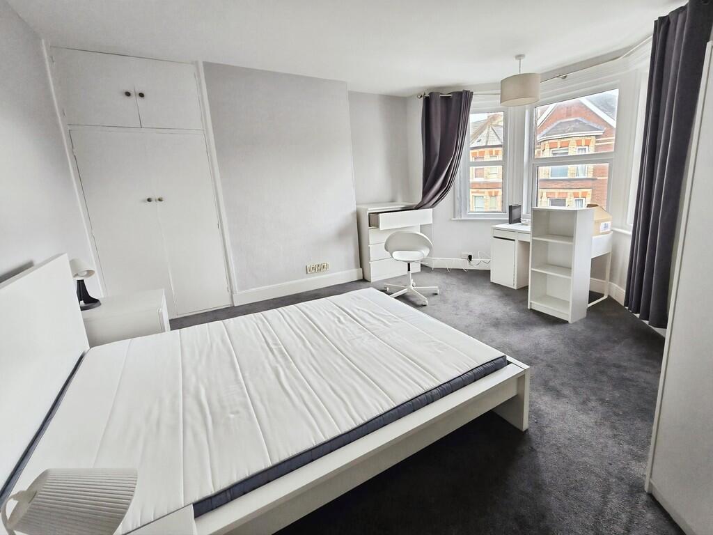 d6935c54-Bedroom ...