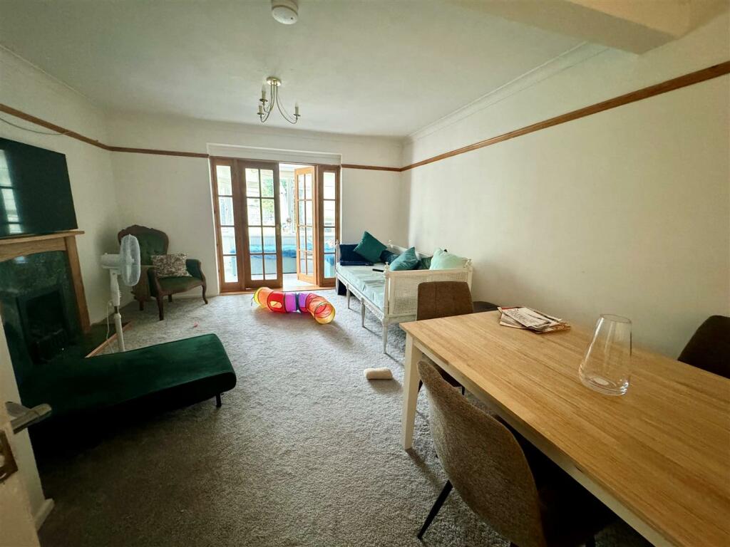 Living Room.jpg