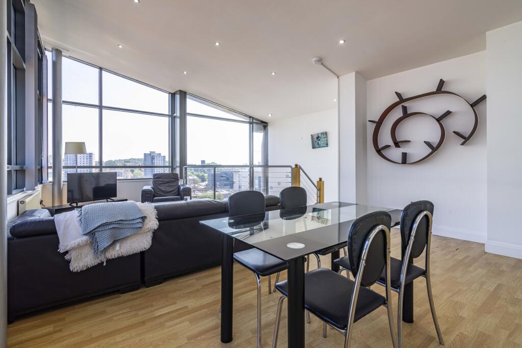 Flat17ThePoint-17