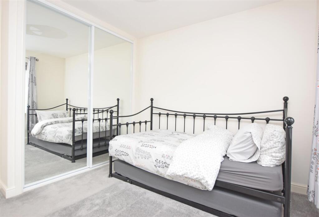 Bedroom 4.JPG