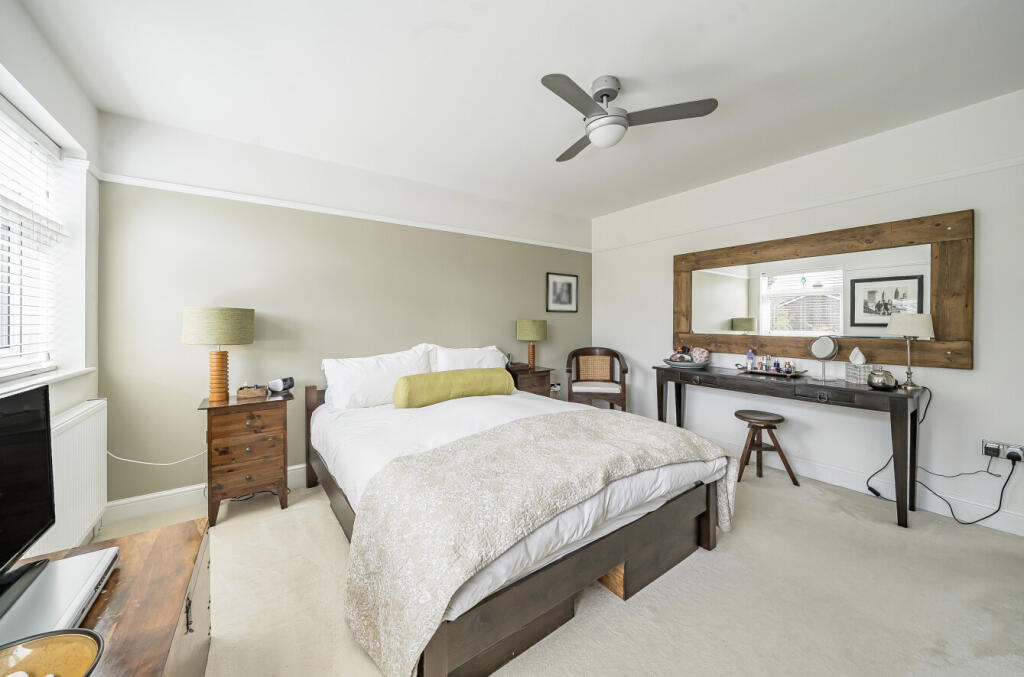 1346863-27-68baf9...