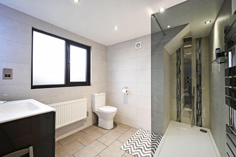 Principle Bedroom Ensuite