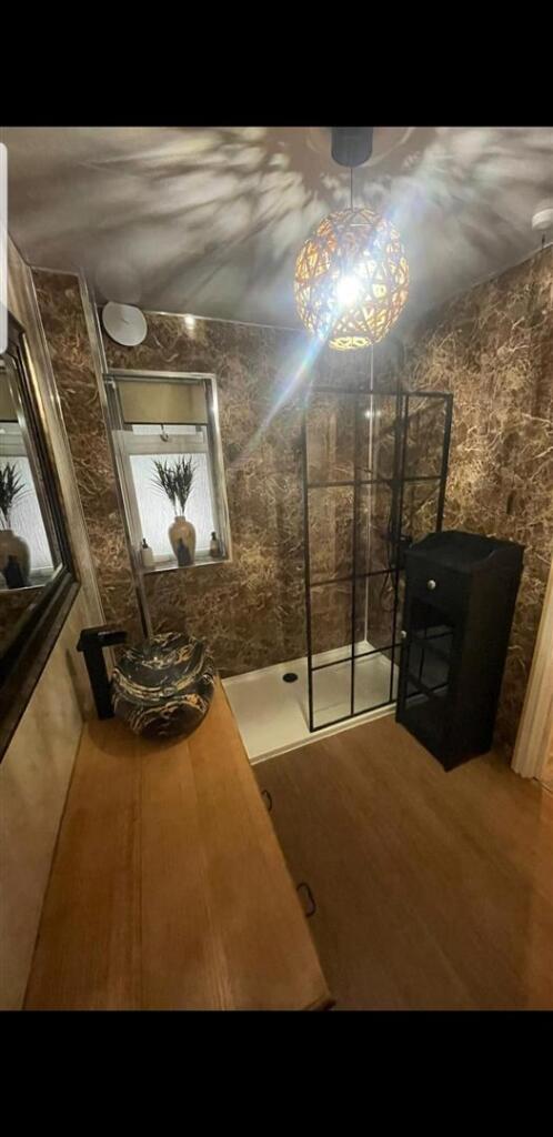 sharron bathroom 4.jpg