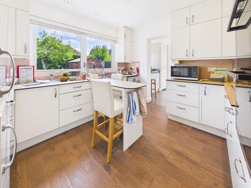 KITCHEN/BREAKFAST ROOM