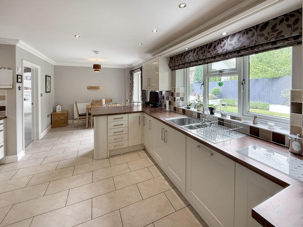 Kitchen/dining ro...