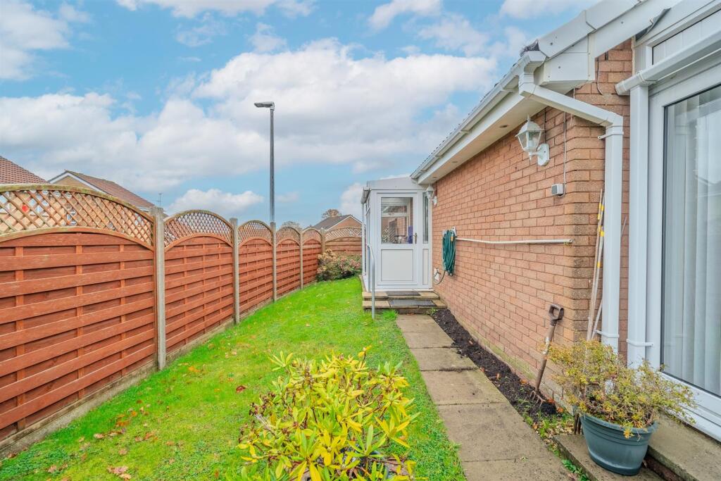 7 Chester Close-26.jpg