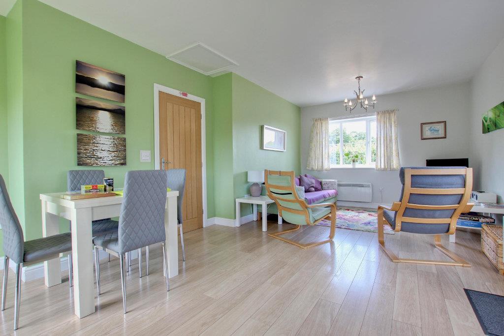 COMBINED LOUNGE AND DINING KITCHEN