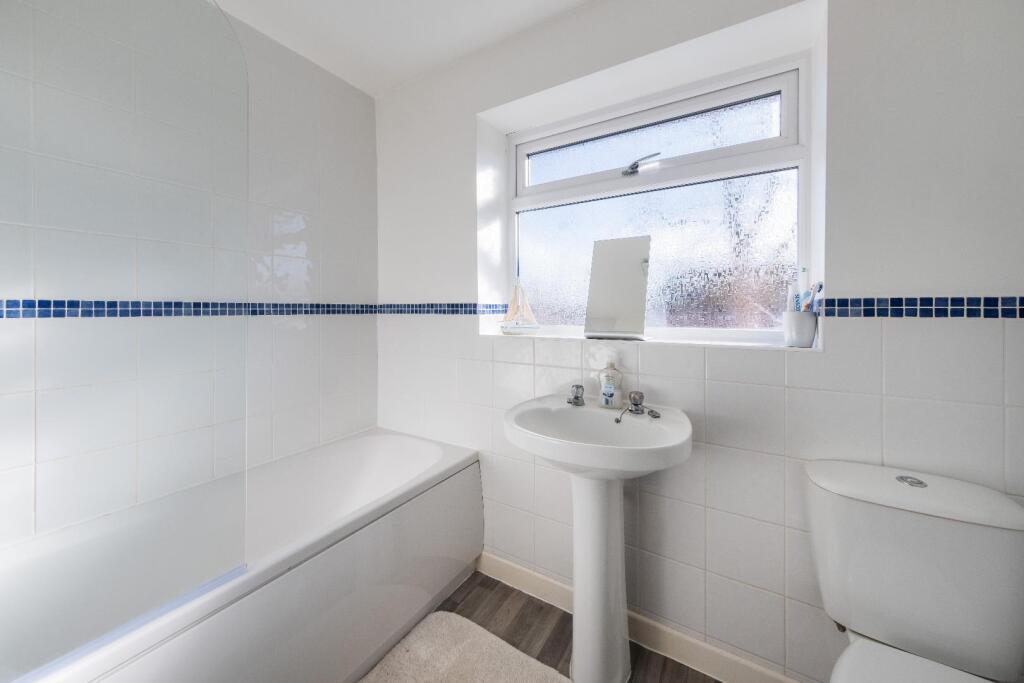 27 Hockenhull Crescent-011.jpg