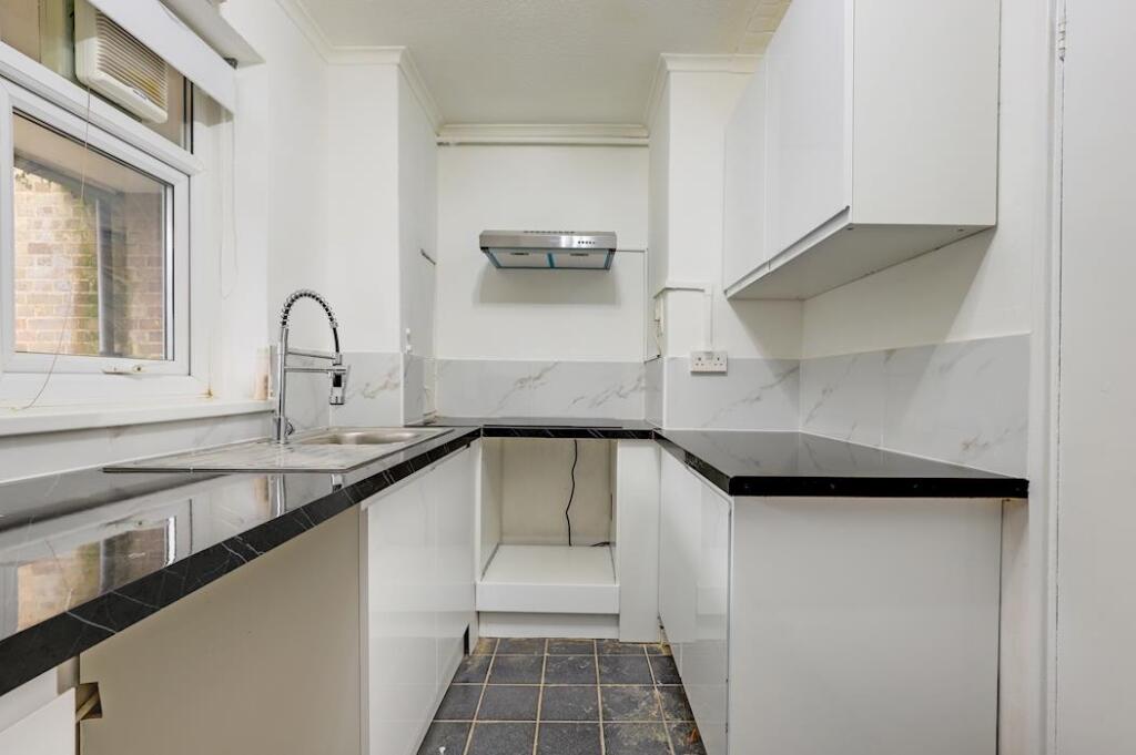 11-thumbfe86JHRMCT - 261 Cortis Road - 31.jpg
