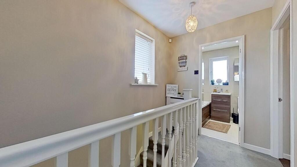 FIRST FLOOR LANDING