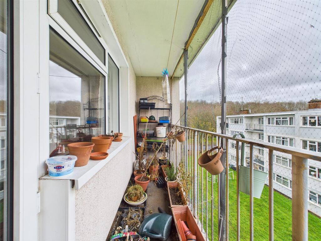8 - Two Bedroom Flat for Auction, Lawrence Weston.