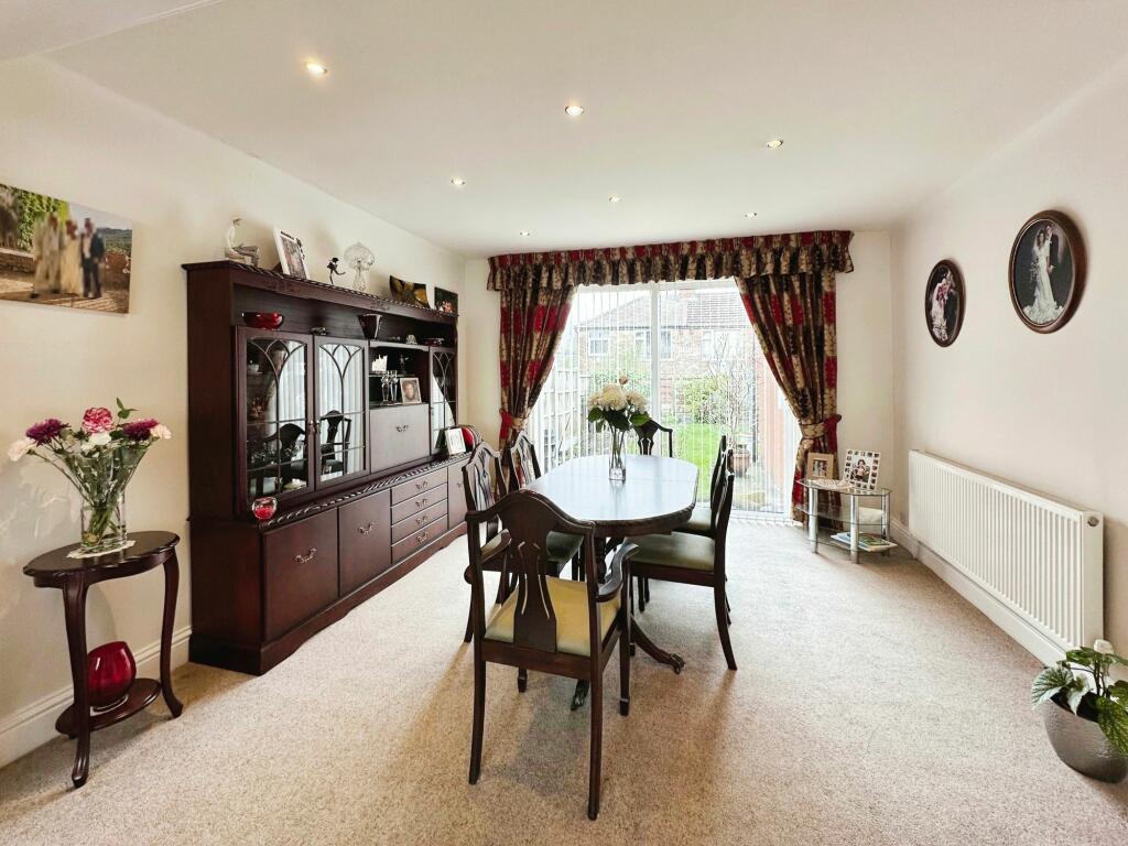 Lounge &amp; Dining Room