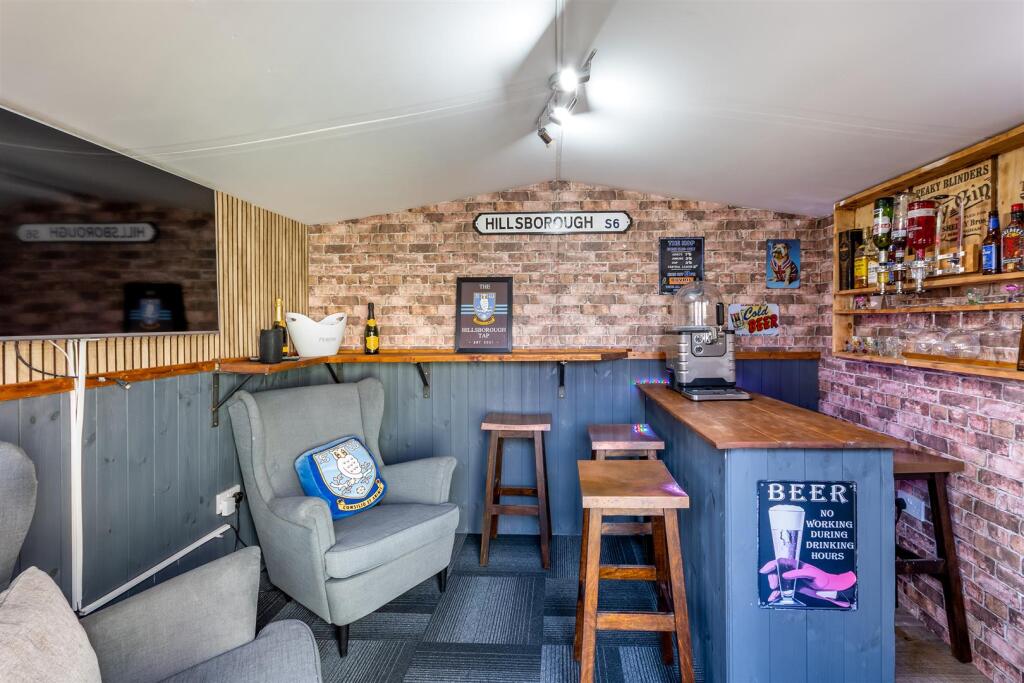 Bar /Entertainment Room