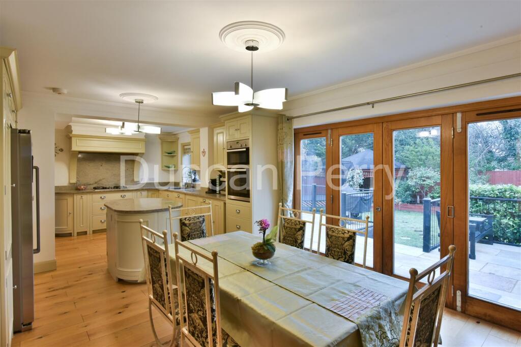 Dining to Kitchen area.JPG