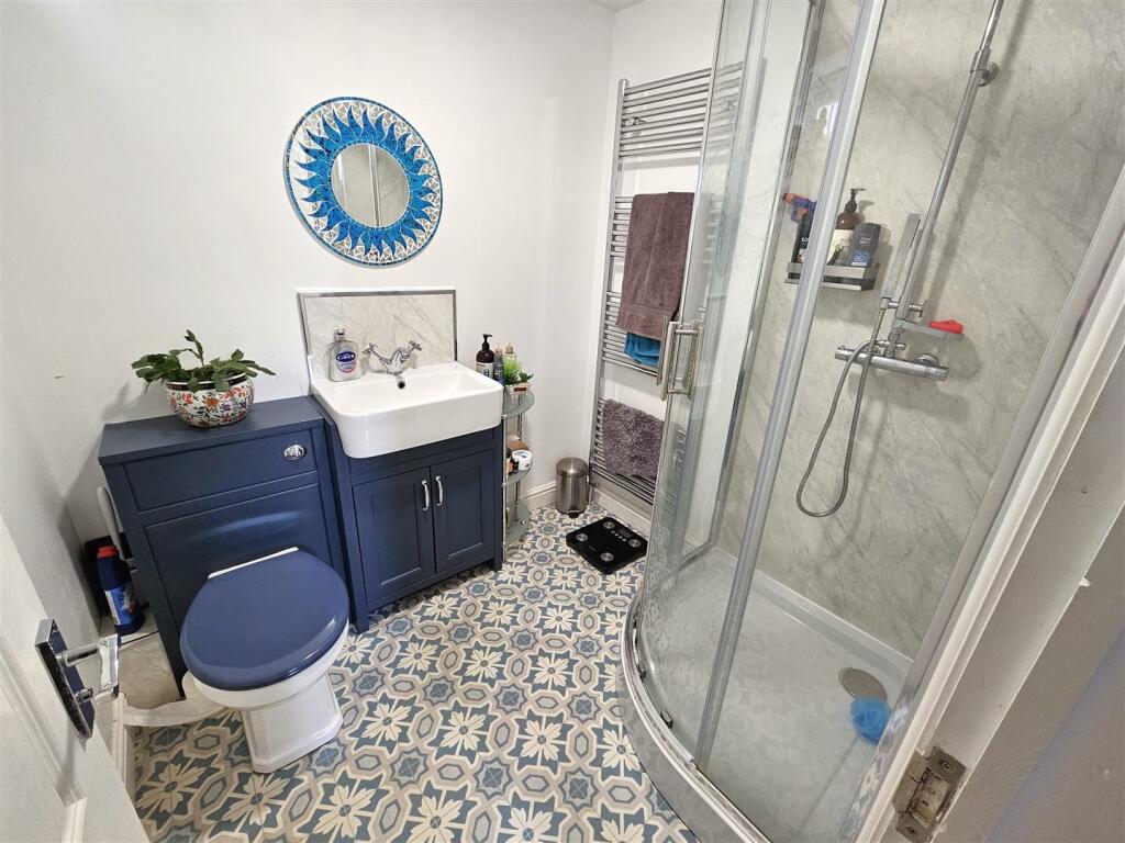 Showerroom.jpg