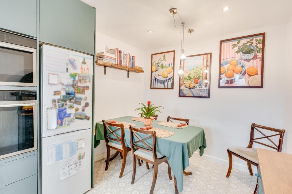 11 - dining area.jpg