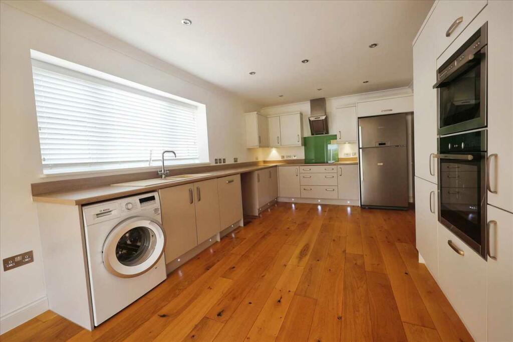 Kitchen/ Dining Room