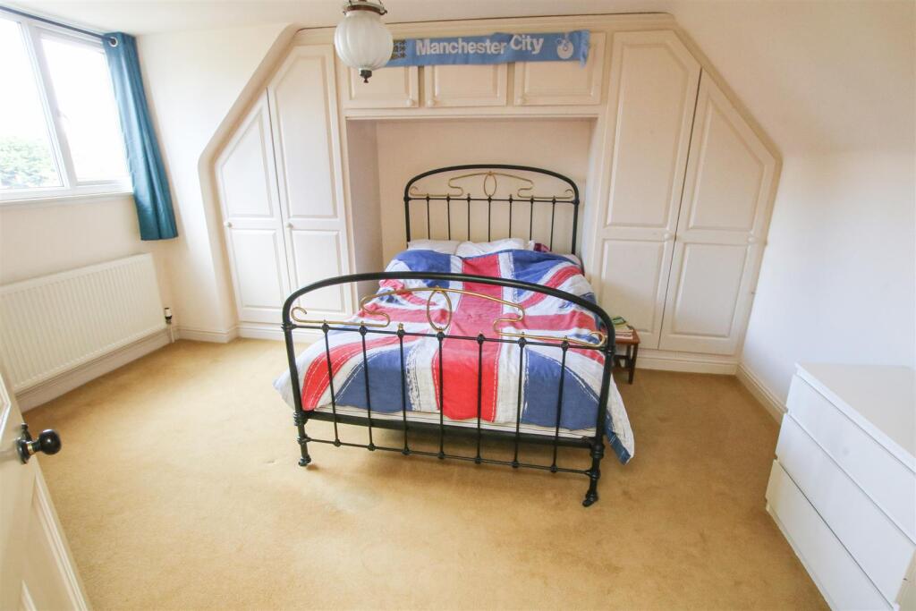 BEDROOM 2