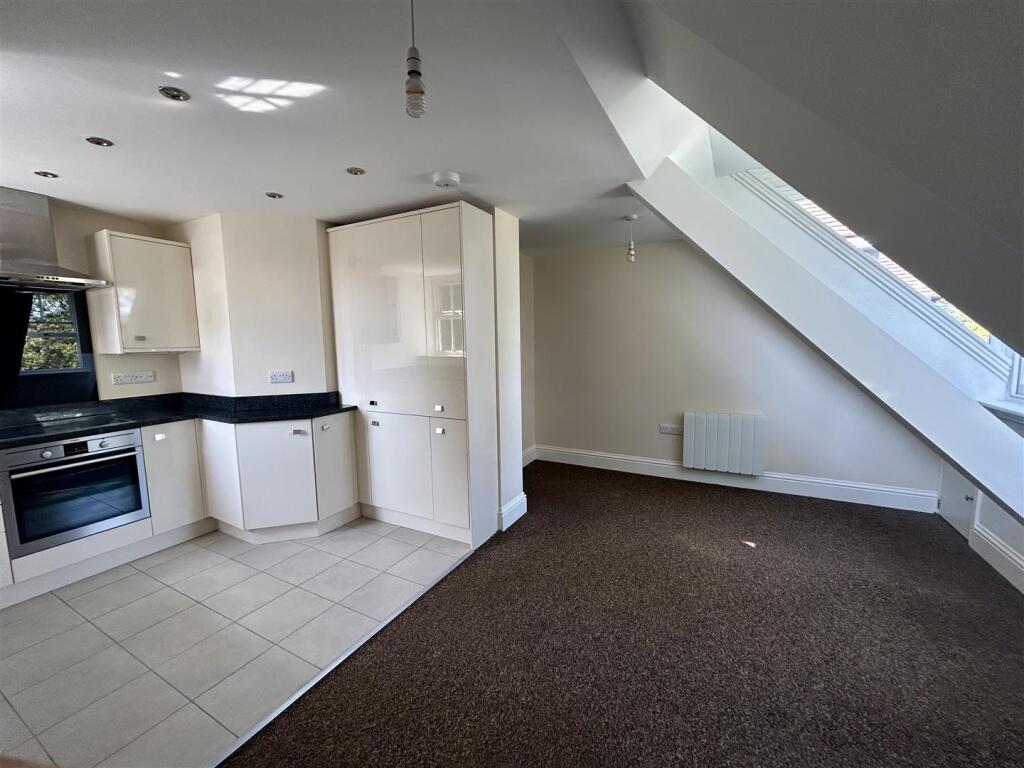 Kitchen Lounge