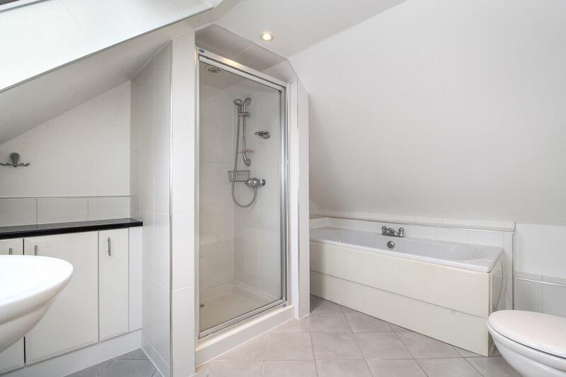 Family Bathroom 1